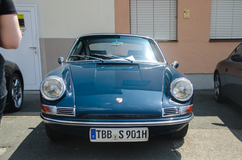 Illustration for article titled Photodump: A classic Porsche car meet.